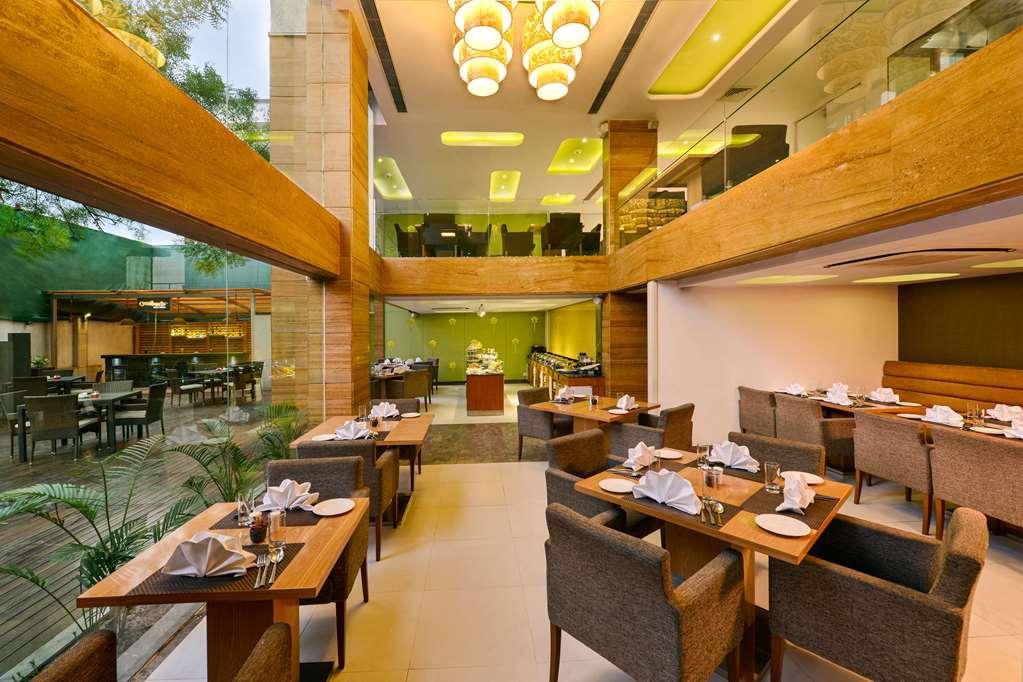 Quality Inn Gurgaon Restaurant photo